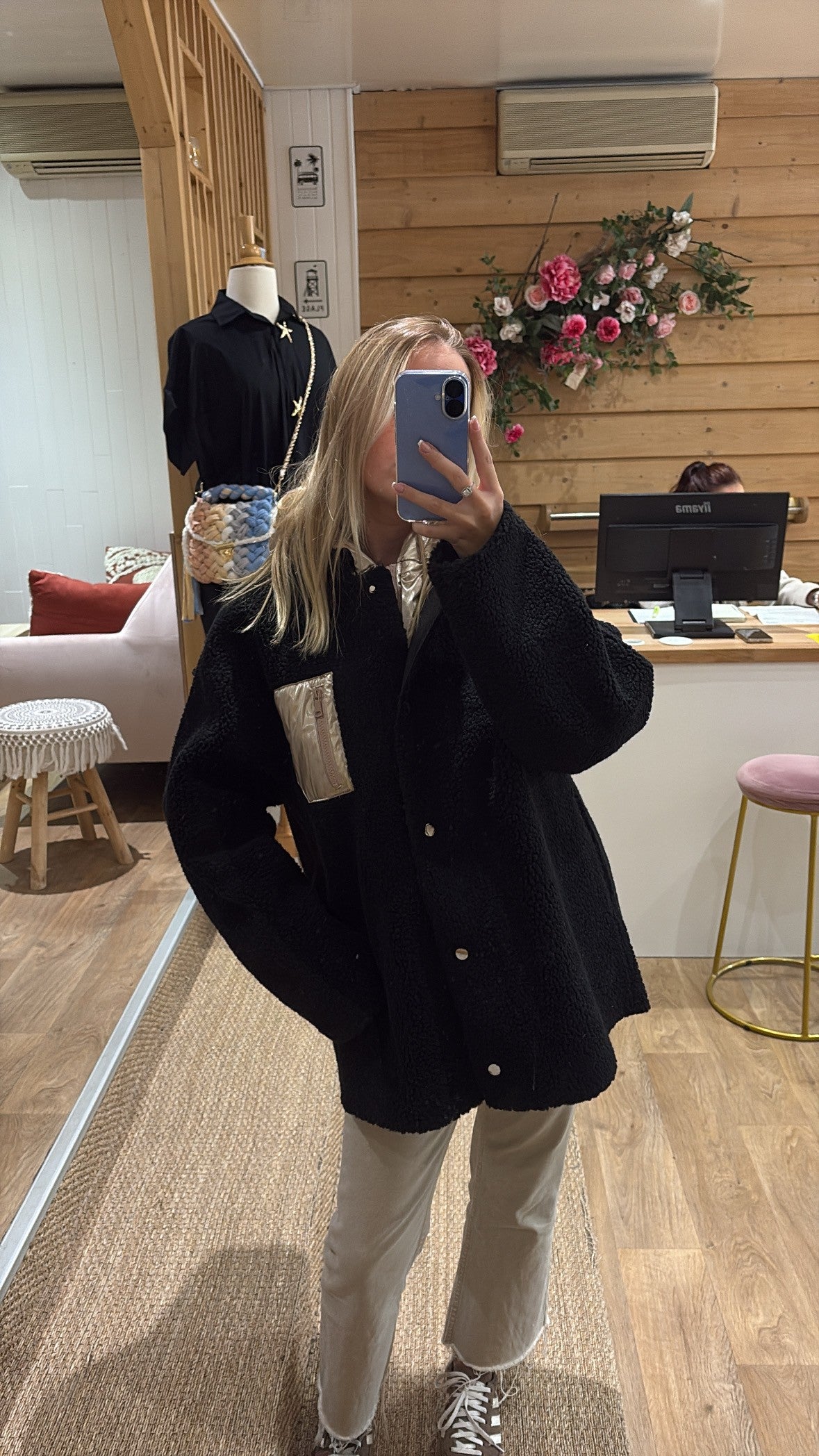 Manteau noir moumoute